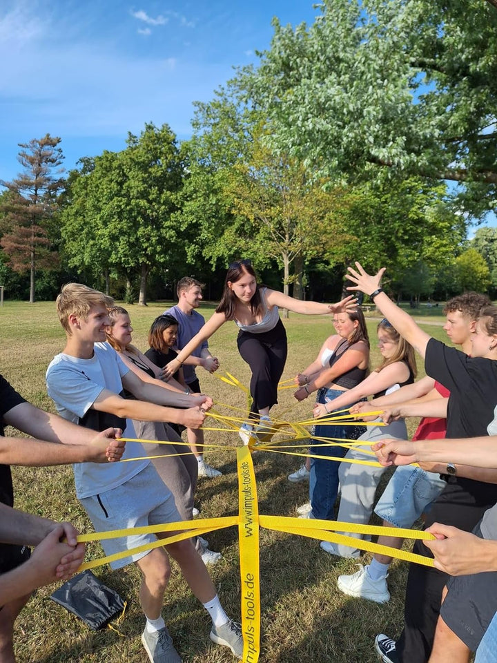 TEAM SLACKLINE - ein Teamspiel für mehr Balance, Vertrauen und Koordination