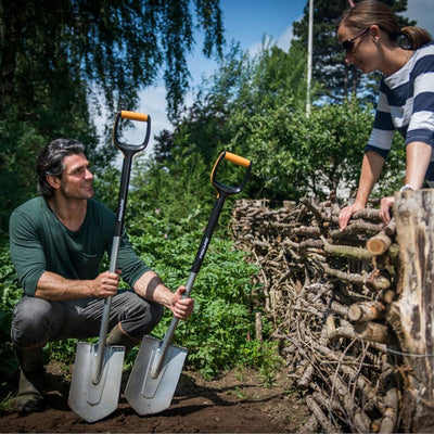 Fiskars Gärtnerspaten für harte, steinige Böden, Spitz, Länge: 120 cm, Qualitätsstahl-Blatt/Glasfase