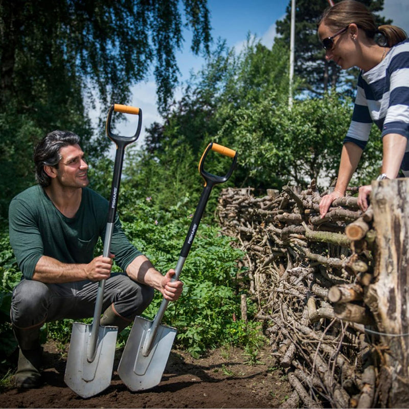 Fiskars Gärtnerspaten für harte, steinige Böden, Spitz, Länge: 120 cm, Qualitätsstahl-Blatt/Glasfase