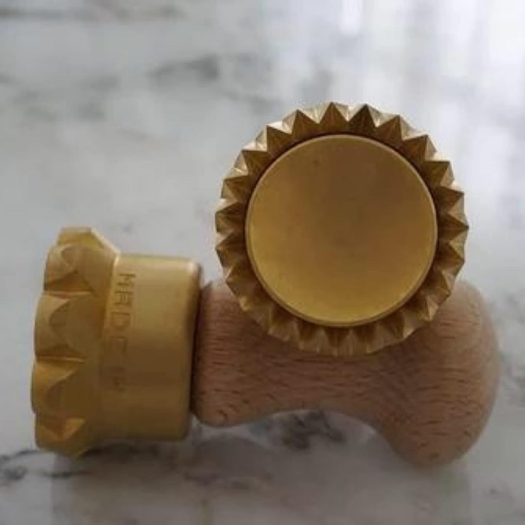 LaGondola Professionelle Runde Ravioli Stempel, aus Messing mit Holzgriff - 50 mm Durchmesser - Form