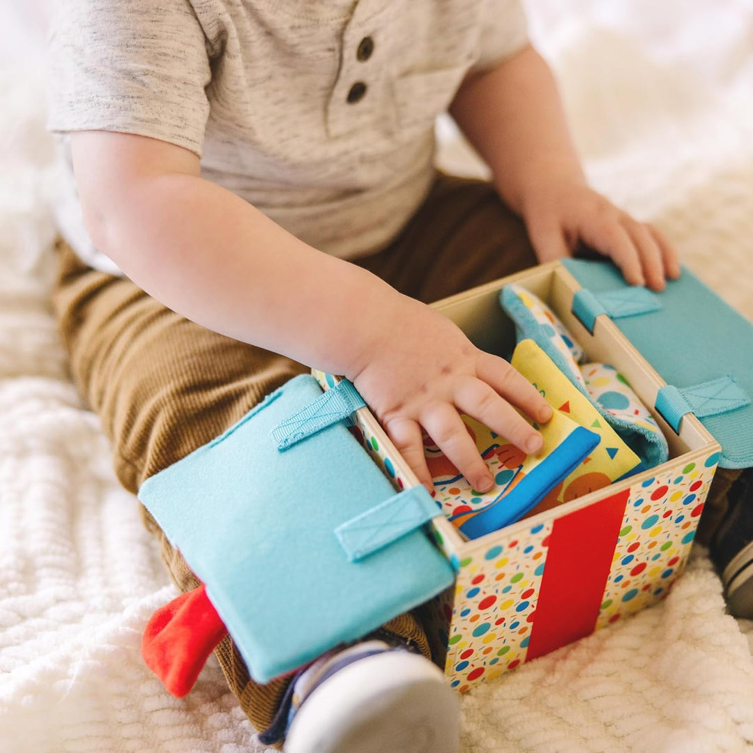 Melissa & Doug Überraschungs-Geschenkbox aus Holz Babyspielzeug | Frühes Lernen Spielzeug | Sensoris