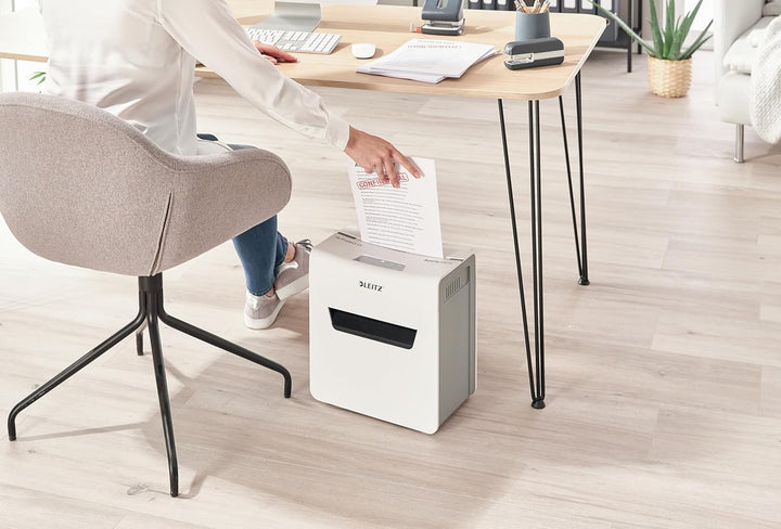Leitz IQ 6X Premium Aktenvernichter P4 fürs Büro und Zuhause, Partikelschnitt, 7-6 Blatt (70-80 g/m²
