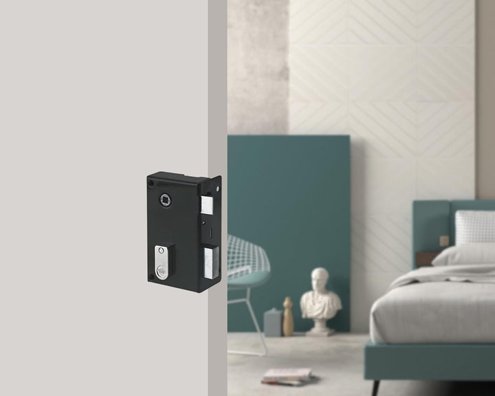Yale Vertikales Türschloss mit Bolzen – Achse 44 mm, quadratisch 7 mm – Installation Tür rechts – id