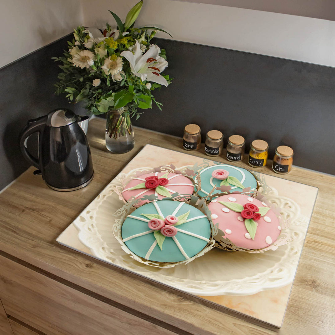 banjado® Herdabdeckplatte Glas 1-teilig 60x52 cm/Schneidebrett Herdabdeckung mit Motiv Cupcakes/Herd