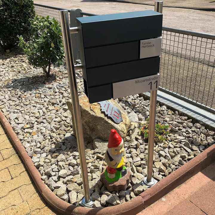 Metzler Standbriefkasten Modell G in Anthrazit mit Edelstahl-Namensschild &amp; Ständer - Pulverbeschich