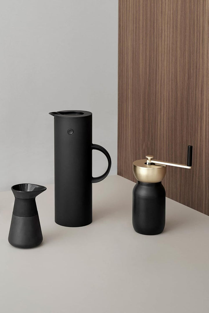 Stelton Isolierkanne EM77 - Doppelwandige Isolierkanne für heisse/kalte Getränke - Tee- & Kaffeekann