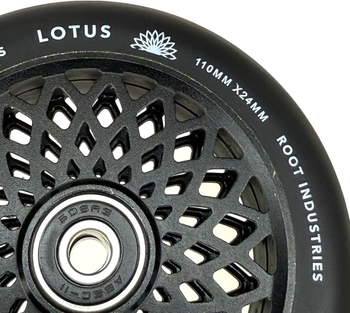Root Industries Lotus Stunt-Scooter Rolle 110mm + Fantic26 Sticker (Schwarz/Pu Schwarz), Schwarz/Pu