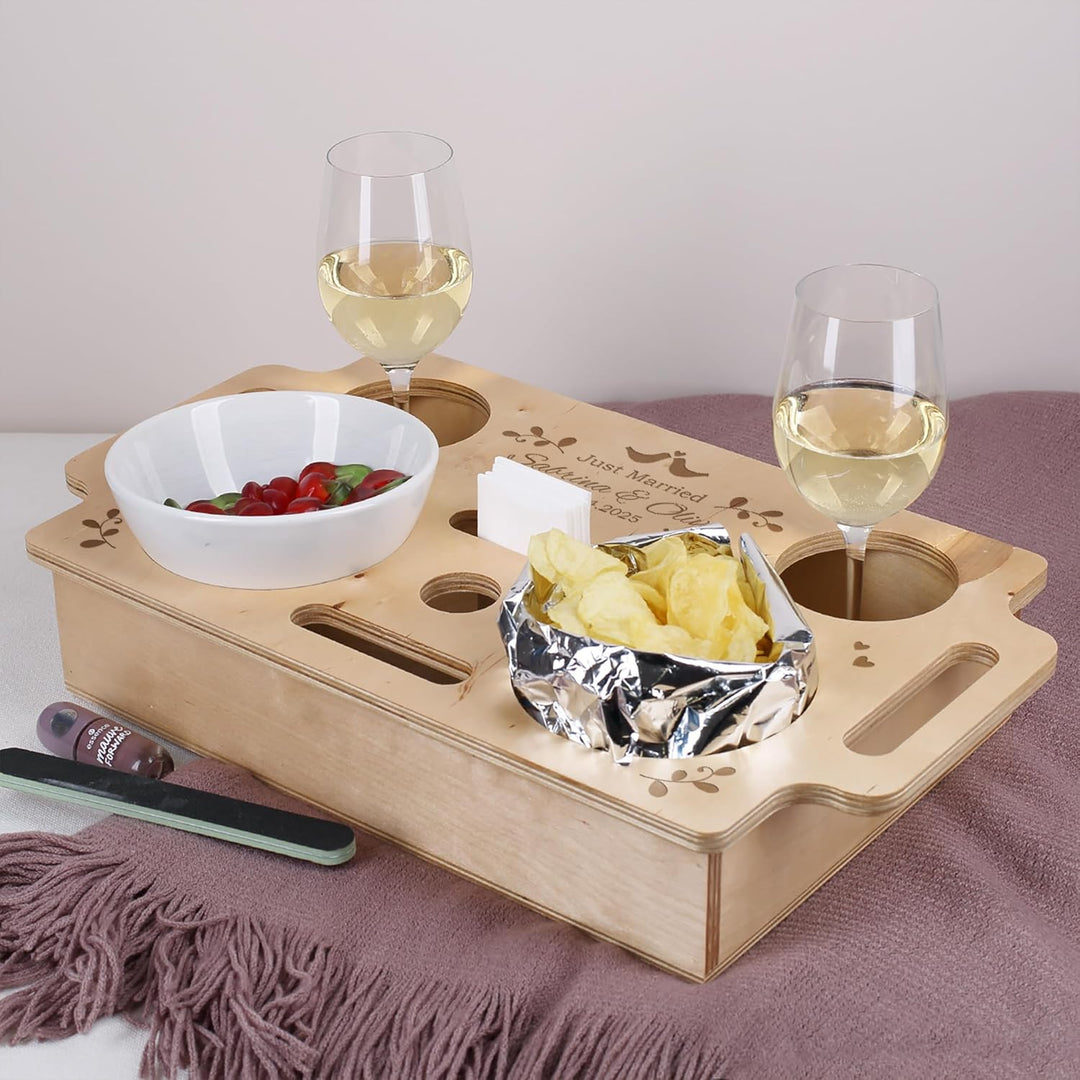 Herz & Heim® Praktische Snackbar mit verschiedenen Motiven und personalisierter Gravur (just Married