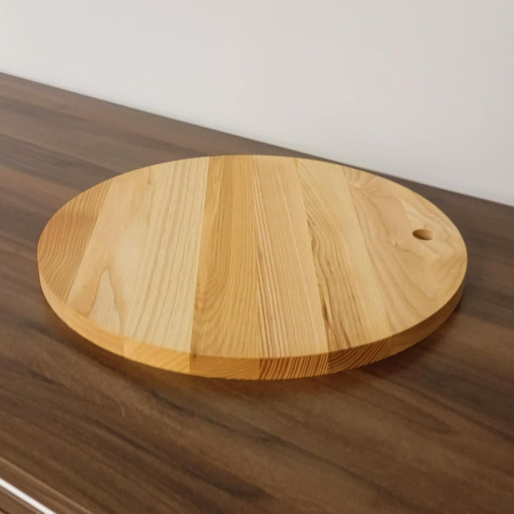 INNOVAHOME Pizzabrett 35cm Holz Rund - Massives Servierbrett Esche Geölt - Pizzateller & Käsebrett -