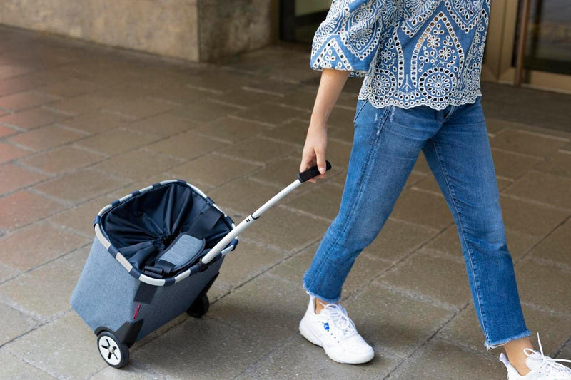 reisenthel carrycruiser in Twist Blau – Tragbarer Einkaufstrolley mit stabilem silbernen Aluminiumra