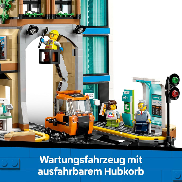 LEGO City Trains Hauptbahnhof - Wartungsfahrzeug-Spielzeug, funktionierendem Hublift, 2 Plattformen