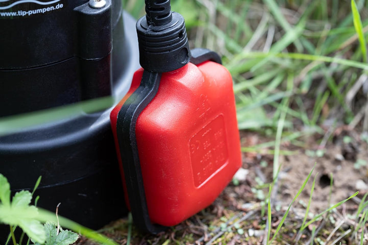 T.I.P. Tauchpumpe - Regenfasspumpe (2.700 l/h Fördermenge, mit Durchflussmengenregler, 13 m Förderhö