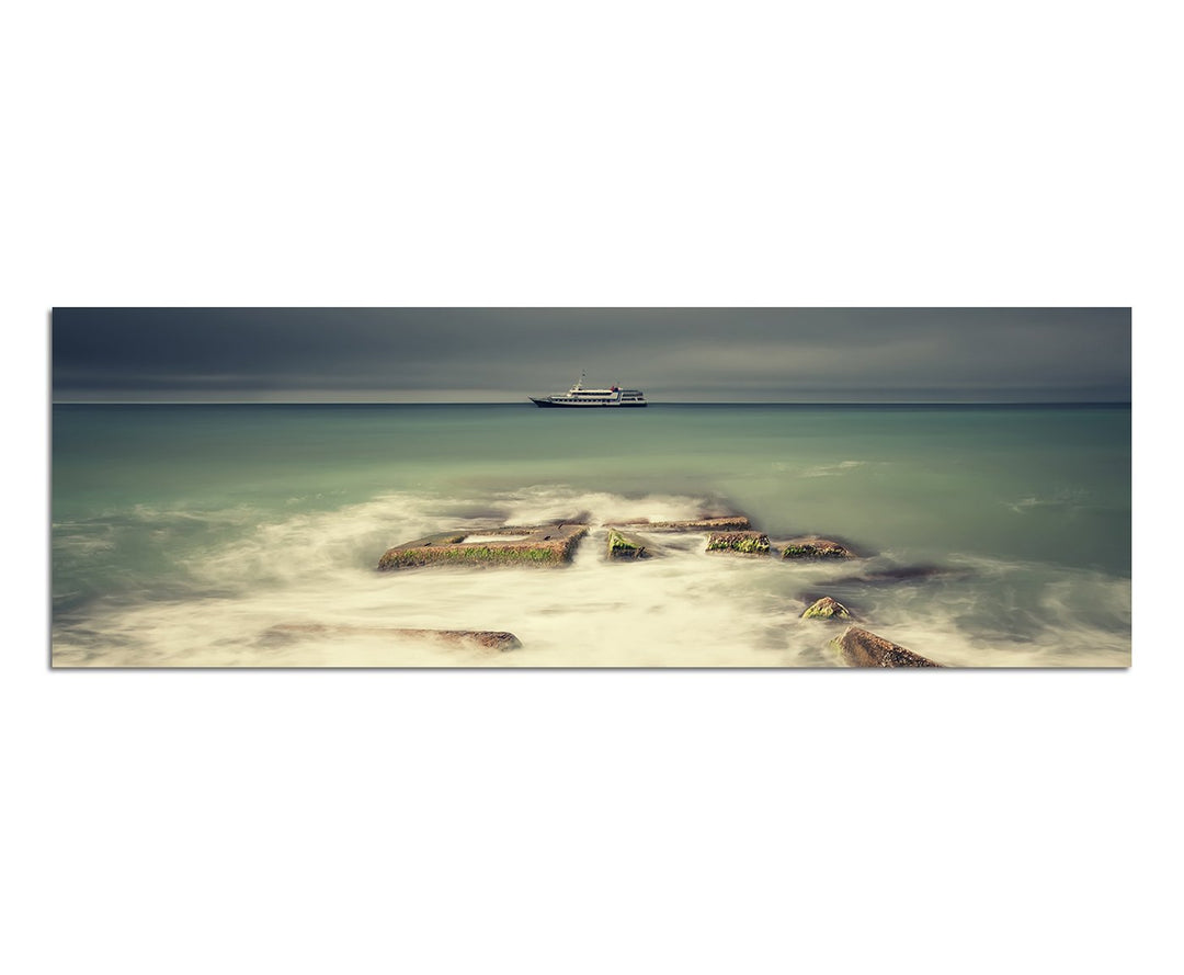 Paul Sinus Art Panoramabild auf Leinwand und Keilrahmen 150x50cm Meer Boot Nebel Steine Gewitterhimm