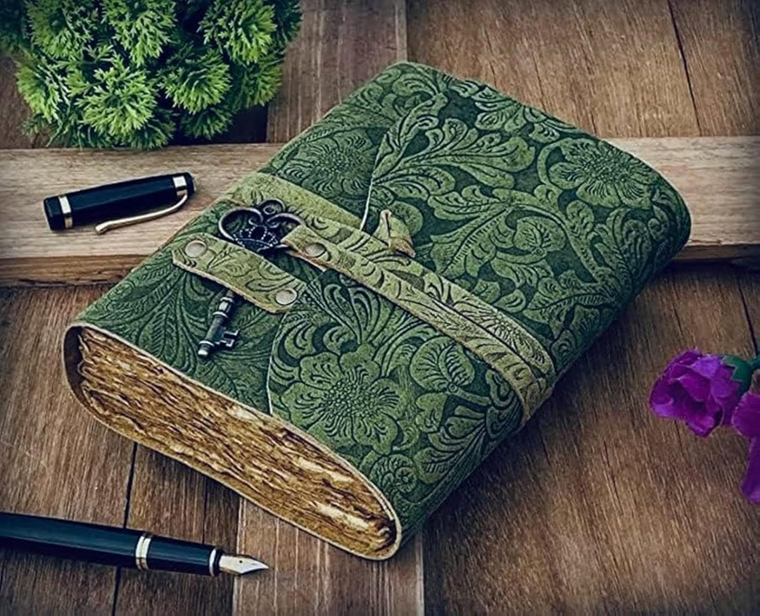 Geprägtes Leder-Tagebuch mit antiken Schlüsseln, Vintage-Seiten, handgefertigt, Tagebuch, Leder, Ski