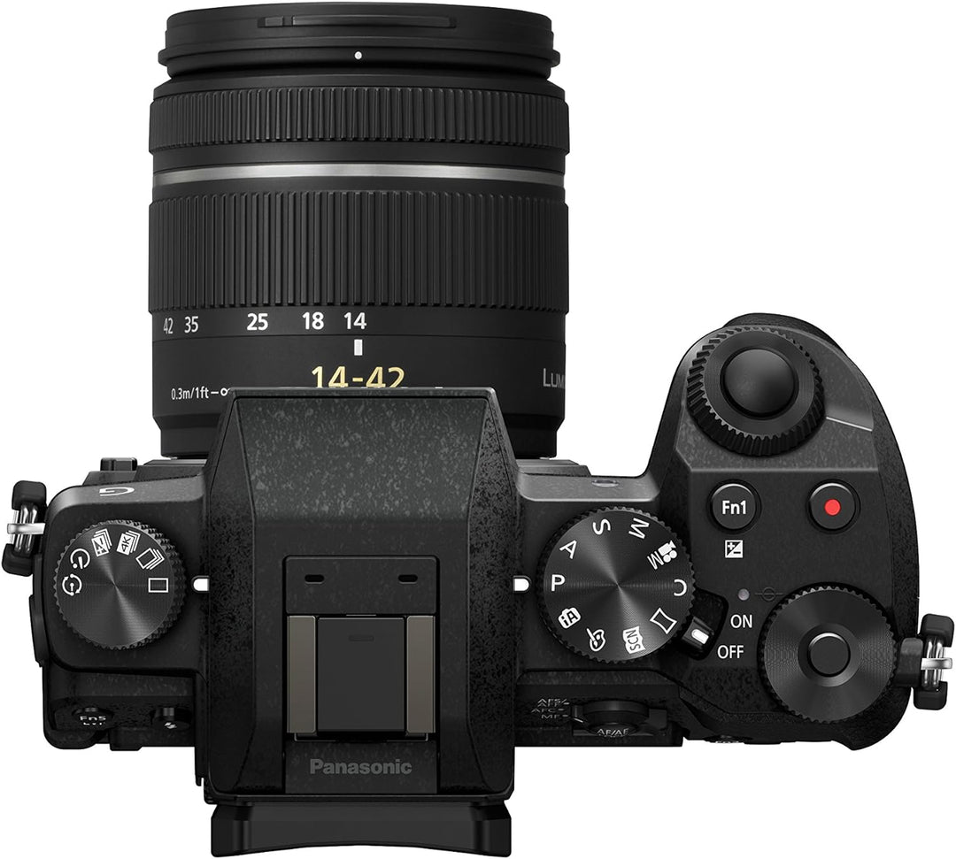 Panasonic Lumix G70KA Starterkit 16 MP, 4K Video, 7,5 cm (3 Zoll) Touchscreen, WiFi, NFC (inkl. 16 G
