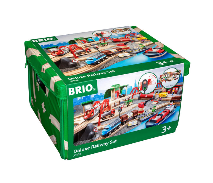 BRIO World 33052 Strassen & Schienen Bahn Set Deluxe – Strassen & Schienen für die BRIO Eisenbahn –