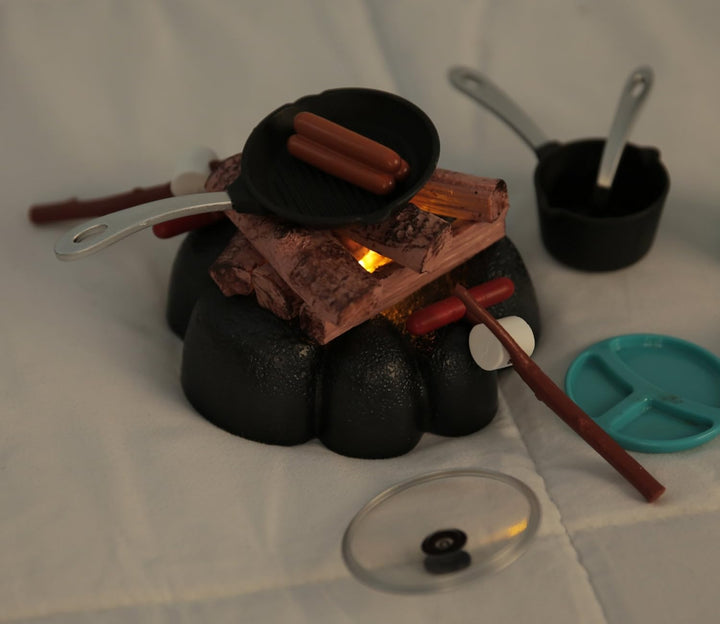 Our Generation - Rund um das Lagerfeuer - Campingset - S'Mores & Lagerfeuer zum Anzünden - 46 cm Pup