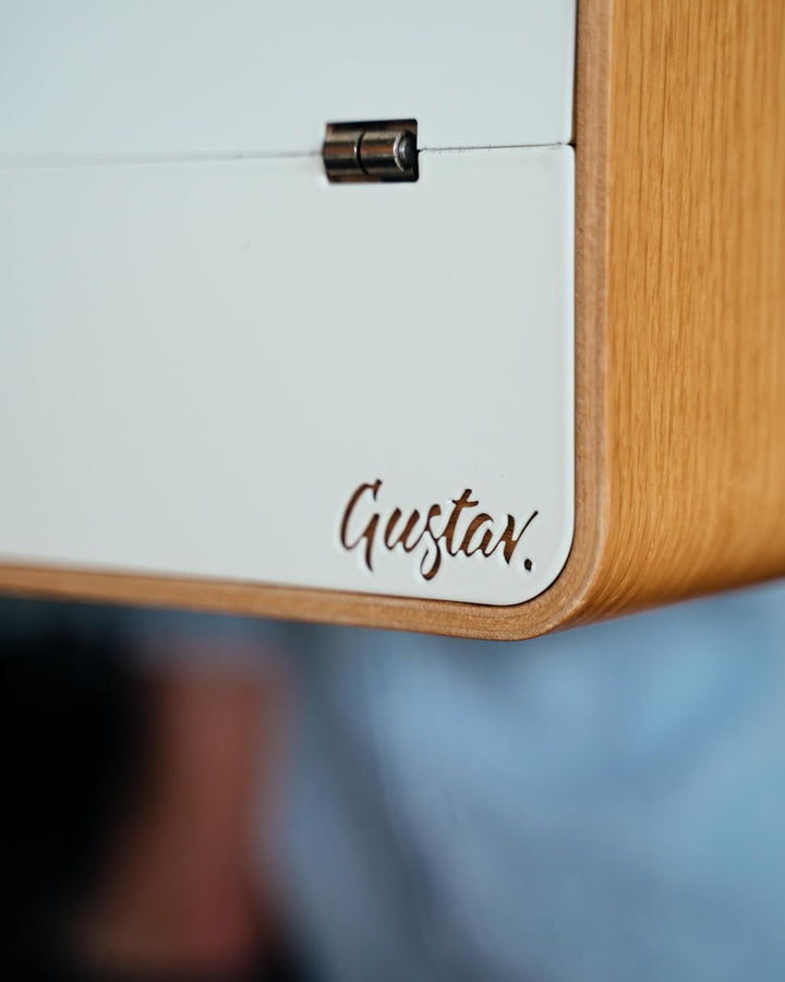 Gustav XL Laptopständer & Organizer aus Holz – Tragbarer Schreibtischaufsatz, ergonomisch, inkl. Han