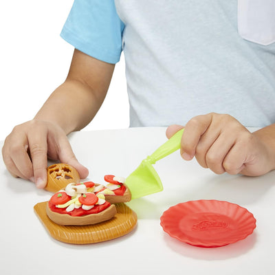 Play-Doh Kitchen Creations Pizzabäckerei Spielset mit 6 Dosen 8 Accessoires Pizzabäckerei Einzelbett