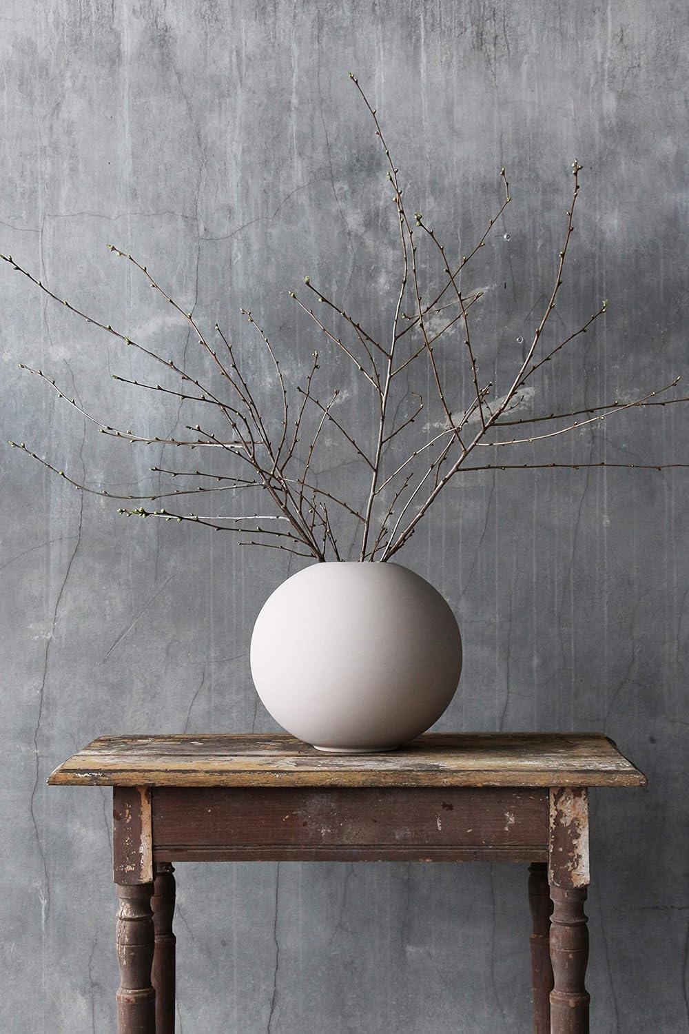 Cooee Design Ball-Vase aus Porzellan in der Farbe Sand Handgefertigt, Masse: 30cm x 30cm x 29cm, HI-