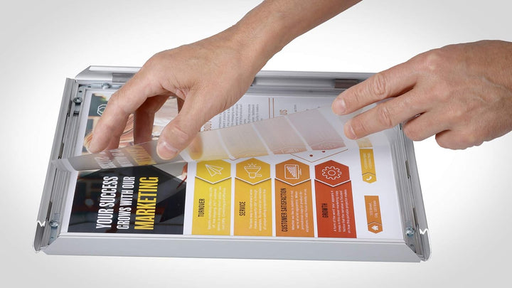 EUROPEL Klapprahmen A4 mit 20 mm Aluminium-Profil - aufklappbarer Plakatrahmen mit Gehrungsecke - Sc