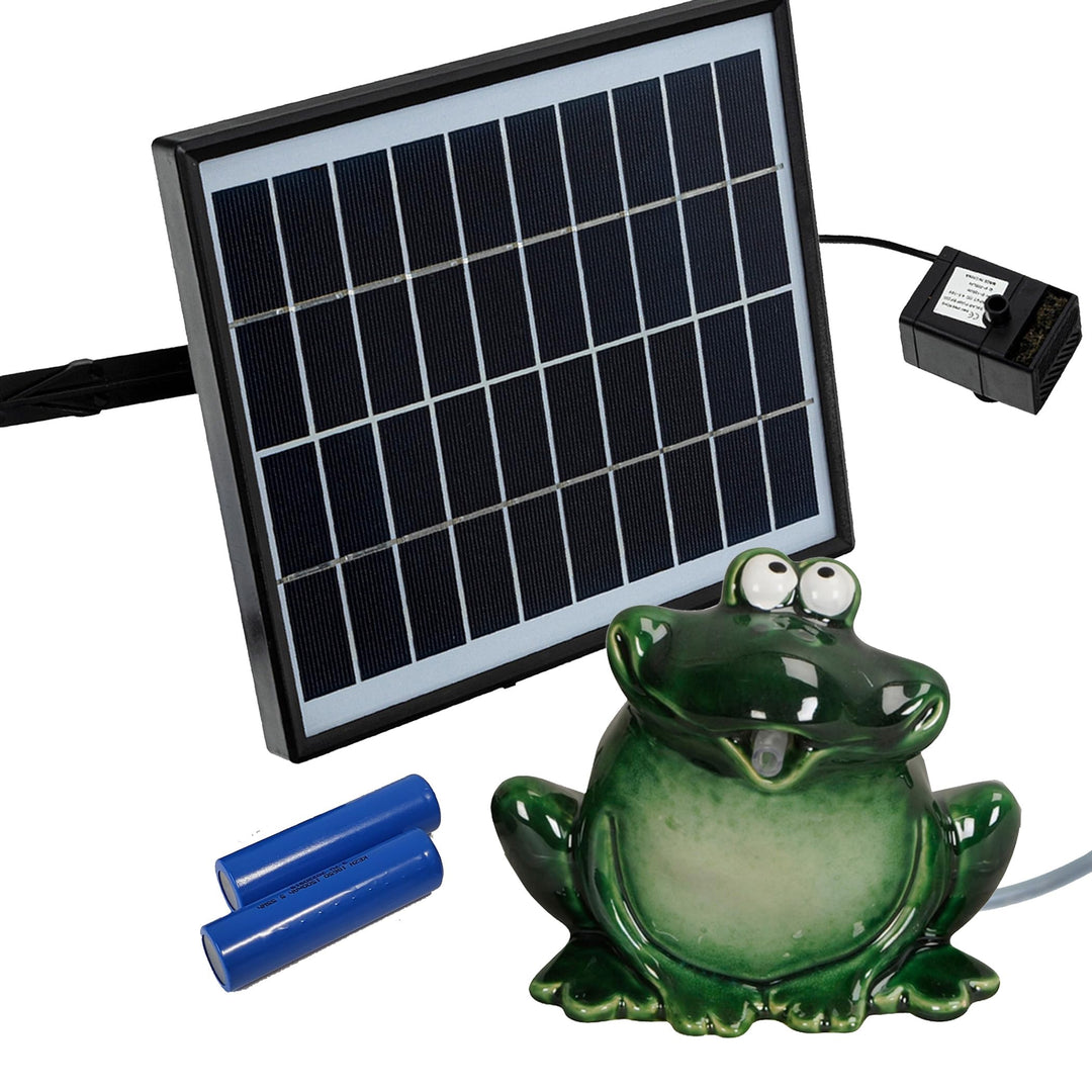 Storm's Gartenzaubereien Wasserspeier Frosch mit Akku Solarpumpe 12cm aus Keramik Laufzeit ohne Sonn