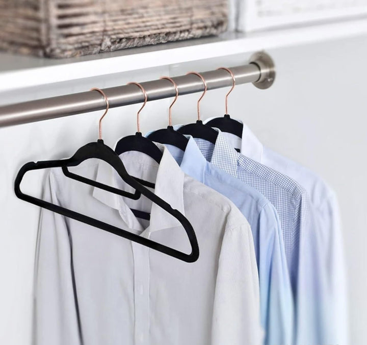 50 Stück Schwarz - Samt - Anti-Rutsch-Kleiderbügel rutschfest Anzugbügel - Samtbügel inkl Krawattenh