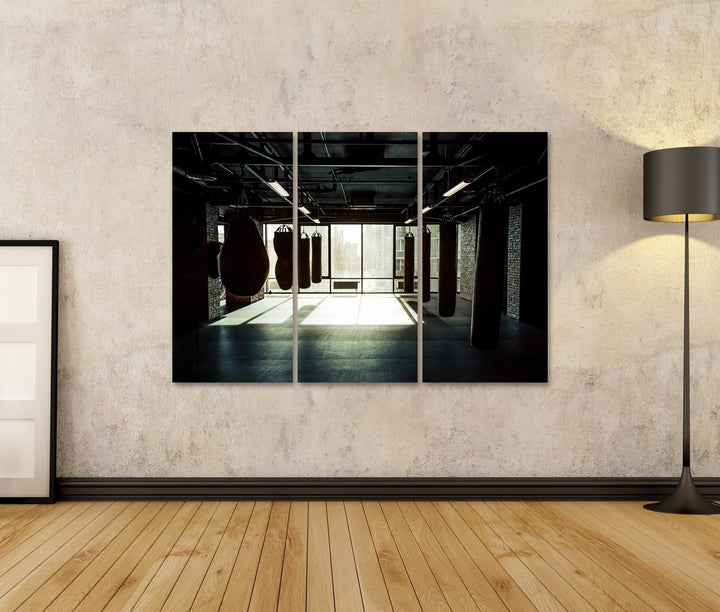 islandburner Bild auf Leinwand Fitnessstudio Mit Boxsäcken Dunkel Bilder Wandbilder Poster Leinwand