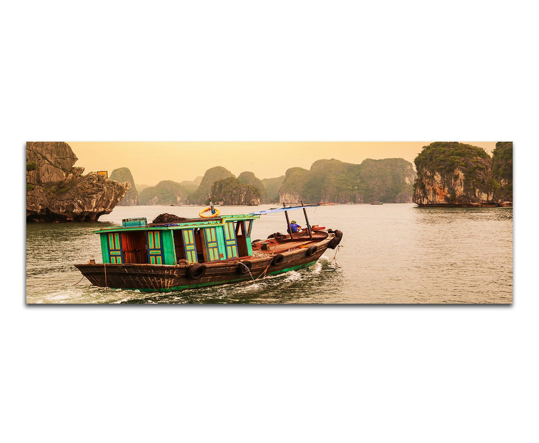 Paul Sinus Art Panoramabild auf Leinwand und Keilrahmen 150x50cm Vietnam Meer Felsen Boot Morgenlich