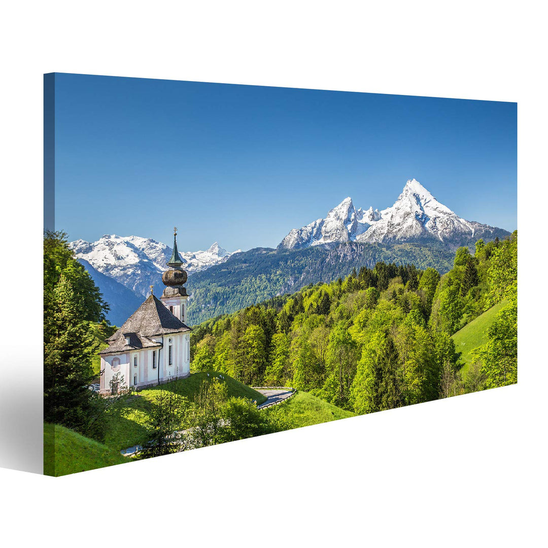 Bild Bilder auf Leinwand Schöne Berglandschaft in den bayerischen Alpen mit Wallfahrtskirche Maria G