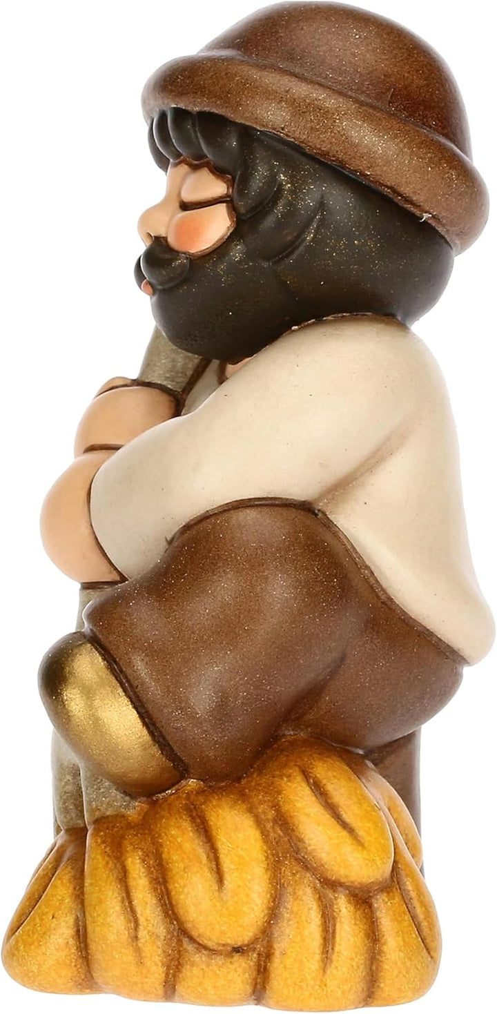 THUN, Mann mit Gabel und Heu aus hochwertiger Keramik, Kollektion Klassische Krippe, Weihnachtskripp