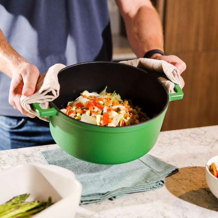 Cook & Pan - Go Green Gusseiserner Bräter 24 cm - 4 Liter-Induktionsgeeignet-PFAS frei -Antihaft- wä