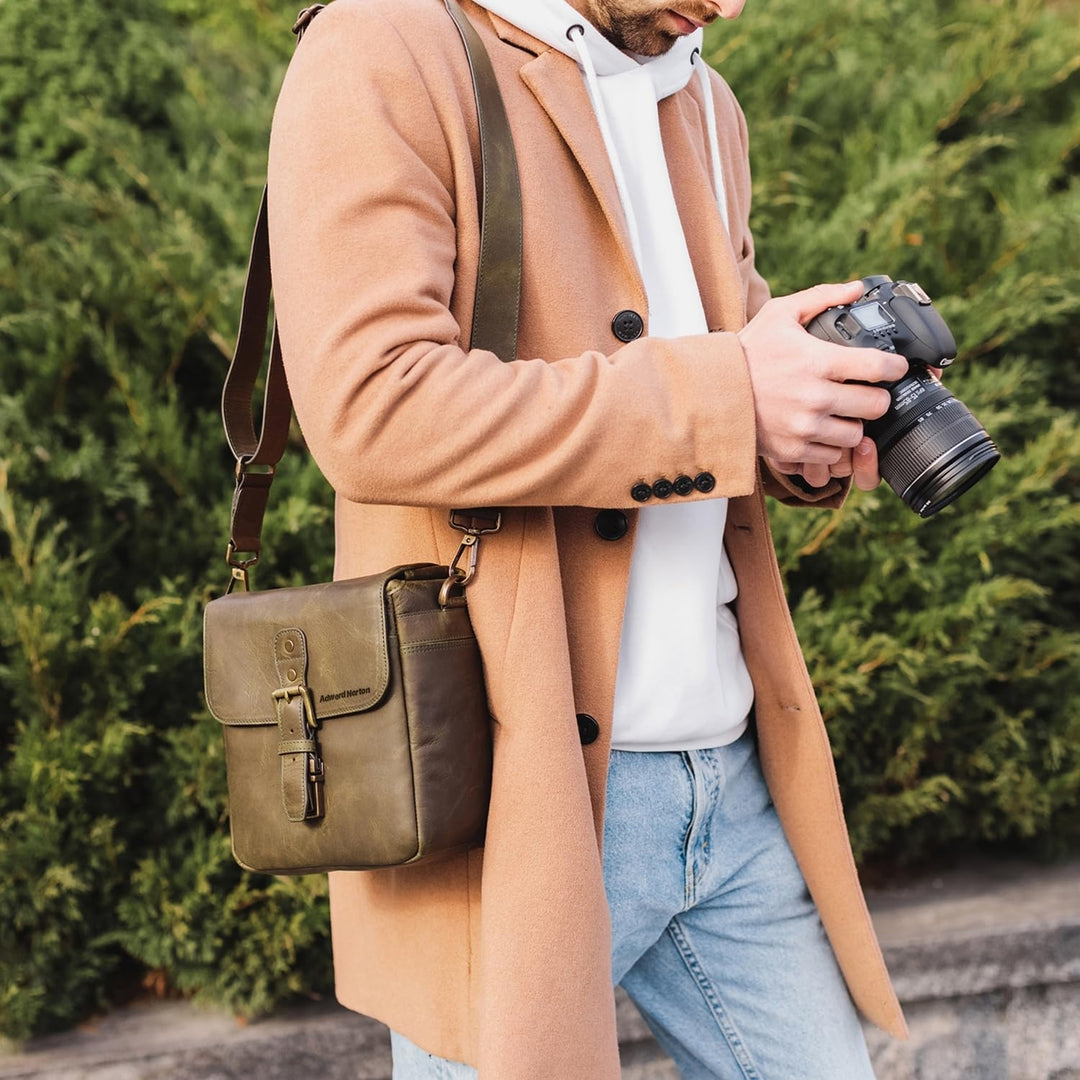 MegaGear MG1701 Torres Mini Kameratasche - Kuriertasche aus echtem Leder für Spiegellose, Sofortbild