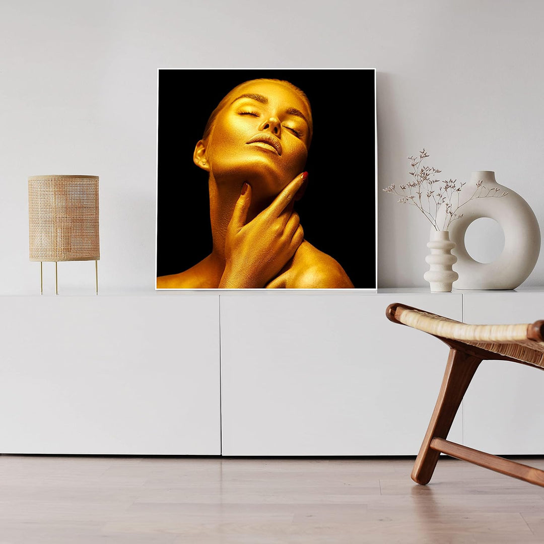 wandmotiv24 Poster als Wanddeko, Grösse 50x50cm, Gold Collection, Frau in Gold, rote Nägel, Edel, Gl