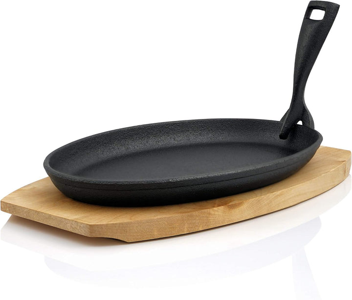 BBQ-Toro Gusseisen Servierpfännchen mit Holzunterlage (4 Stück) | 27 x 18 x 3 cm - oval | bereits ei