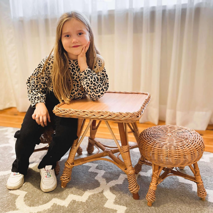 BOGATECO Ökologisches Kinder-Weidenmöbelset: Tisch und 2 Hocker, Robust und Sicher, Ideal für Haus u