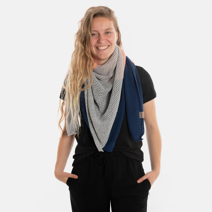 KNIT FACTORY - Lacey Stricktuch - Quadratisches Halstuch aus 30% Wolle und 70% Polyacryl - Umschlagt