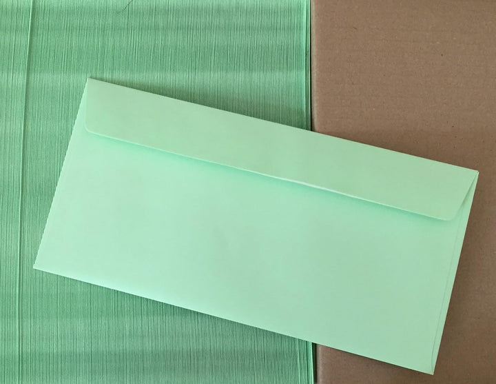250 Umschläge, Hellgrün, Mintgrün, DIN lang = 220 x 110 mm, Abziehstreifen, Caribic von IGEPA