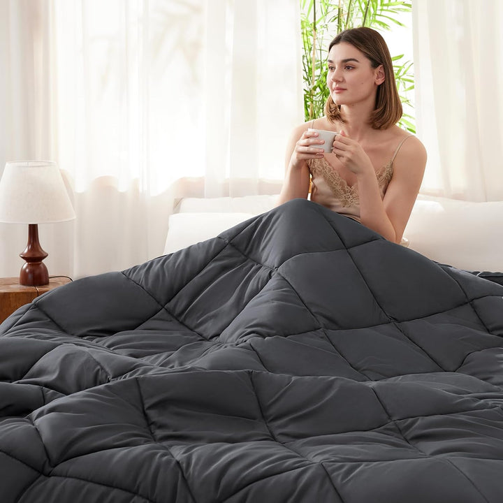 WAVVE Bettdecke 140x200 cm Ganzjahresdecke 4 Jahreszeiten, Steppdecke 300gsm Mikrofaser 140x200cm, S