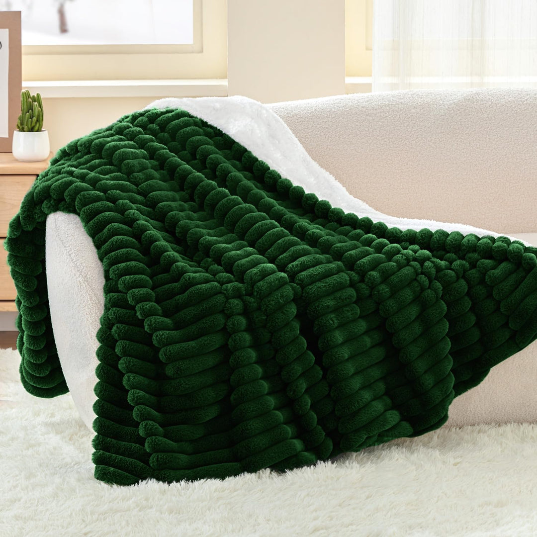 BEDELITE warme Decke Sherpa Kuscheldecke Flauschig Dunkelgrün 150x200 | dicke Deko Fleecedecke, Cord