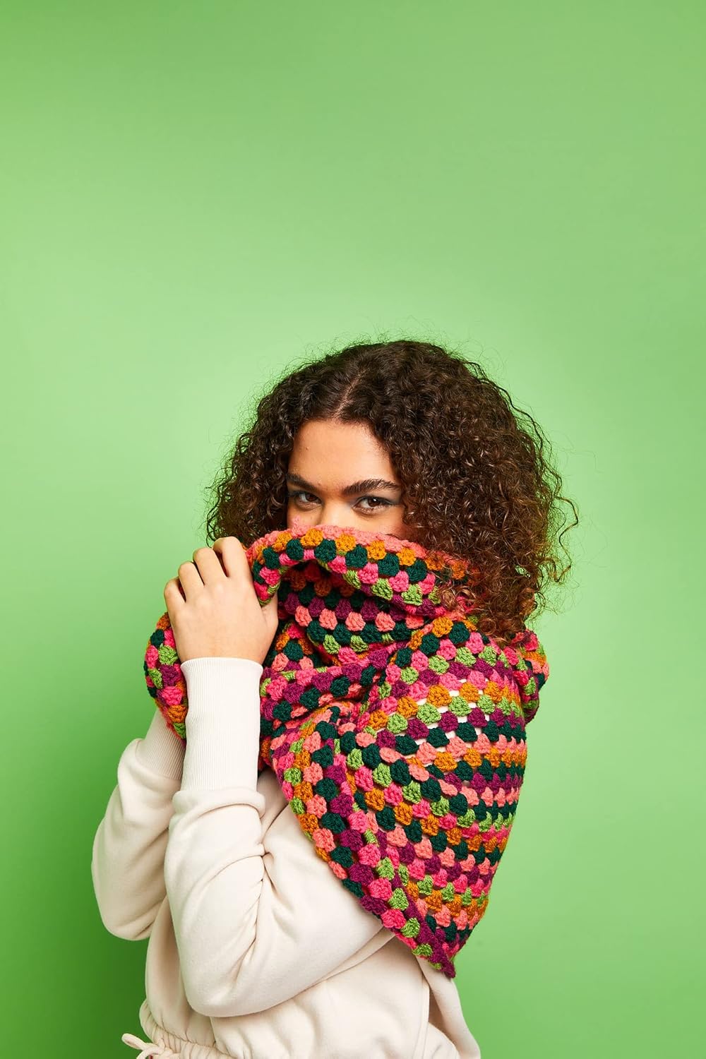 Sirdar Kith & Kin, Oversize Cowl Häkelset, enthält 6 Bälle Hayfield Bonus DK, 4 mm/US G/6 Häkelnadel