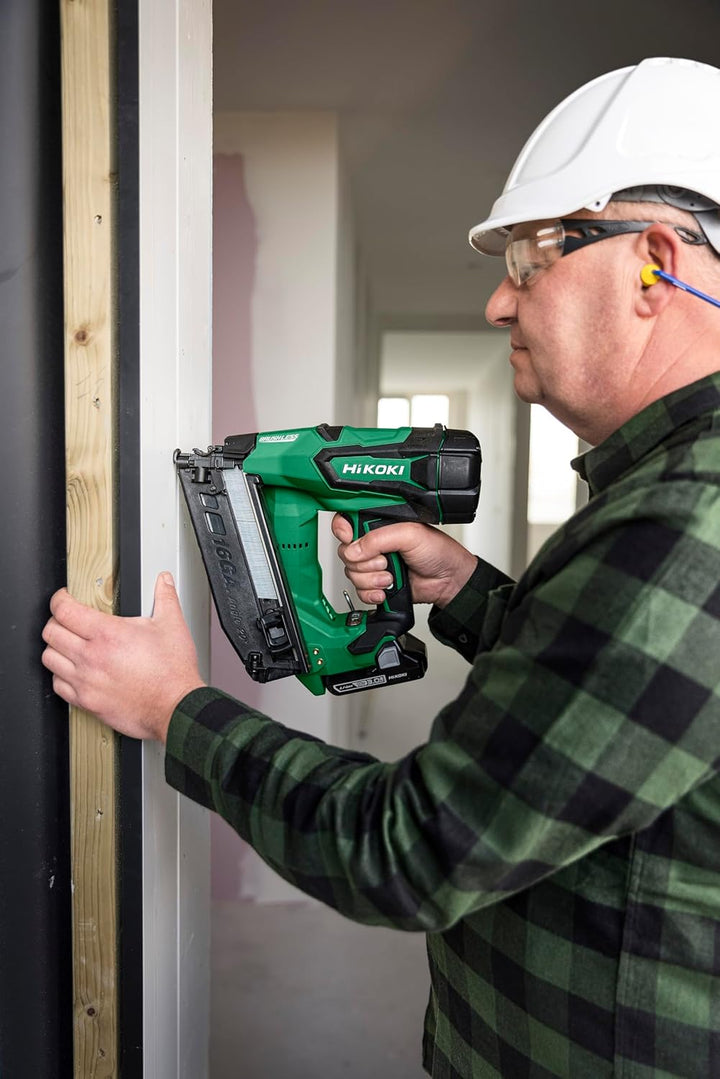 HiKOKI Akku-Nagler NT1850DBSL (18V, Li-ion, Brushless, Transportkoffer, inkl. 2x 3.0 Ah und Ladegerä