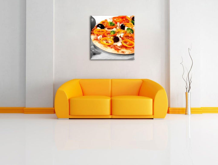 Pixxprint leckere Pizza mit Oliven und Hirtenkäse schwarz/weiss, Format: 70x70 als Leinwandbild, 70x