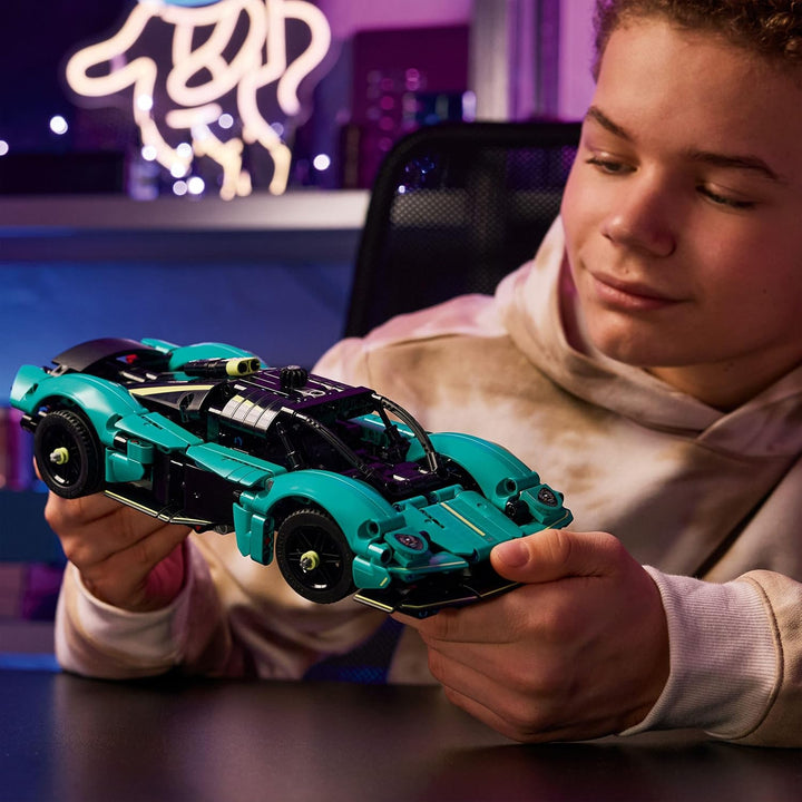 LEGO Technic Aston Martin Valkyrie Rennwagen Spielzeug - Modell-Bauset mit V12-Motor und aufklappbar
