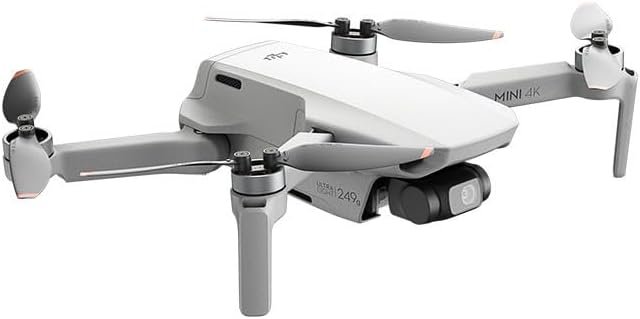 DJI Mini 4K Fly More Combo, Drohne mit 4K UHD Kamera für Erwachsene, unter 249 g, 3-Achsen Gimbal St