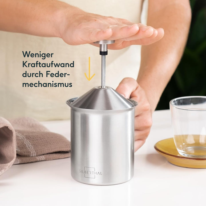 SILBERTHAL Milchaufschäumer Manuell Edelstahl - 400ml - Perfekter Milchschaum dank doppeltem Sieb un