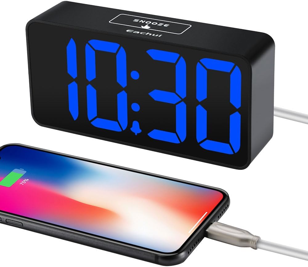 Eachui LED Digitaler Wecker mit USB-Ladeanschluss, Grosse Ziffern Display, Lauter Alarm, Helligkeit