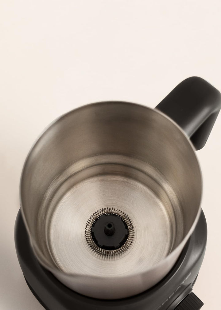 CREATE/MILK FROTHER RETRO/Milchaufschäumer und -erhitzer mit abnehmbarem Krug Schwarz/Magnetische Dr