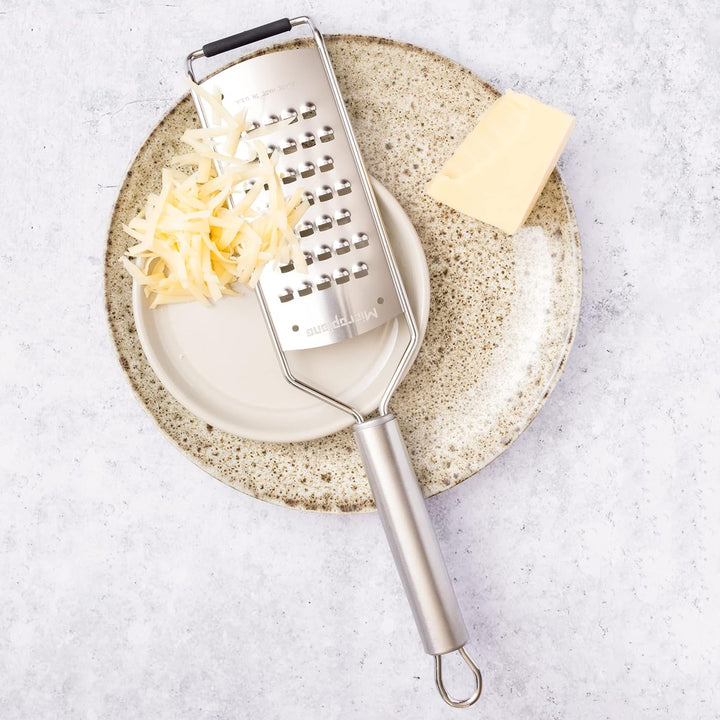 Microplane Küchenreibe Sehr Grob für Kartoffel, Zucchini, Karotte, Apfel, Kohl und Käse mit rasierme