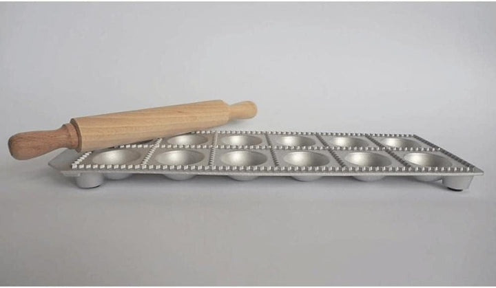 Eppicotispai Ravioli-Maker aus Aluminium mit 12 Löchern, rund, mit Nudelholz